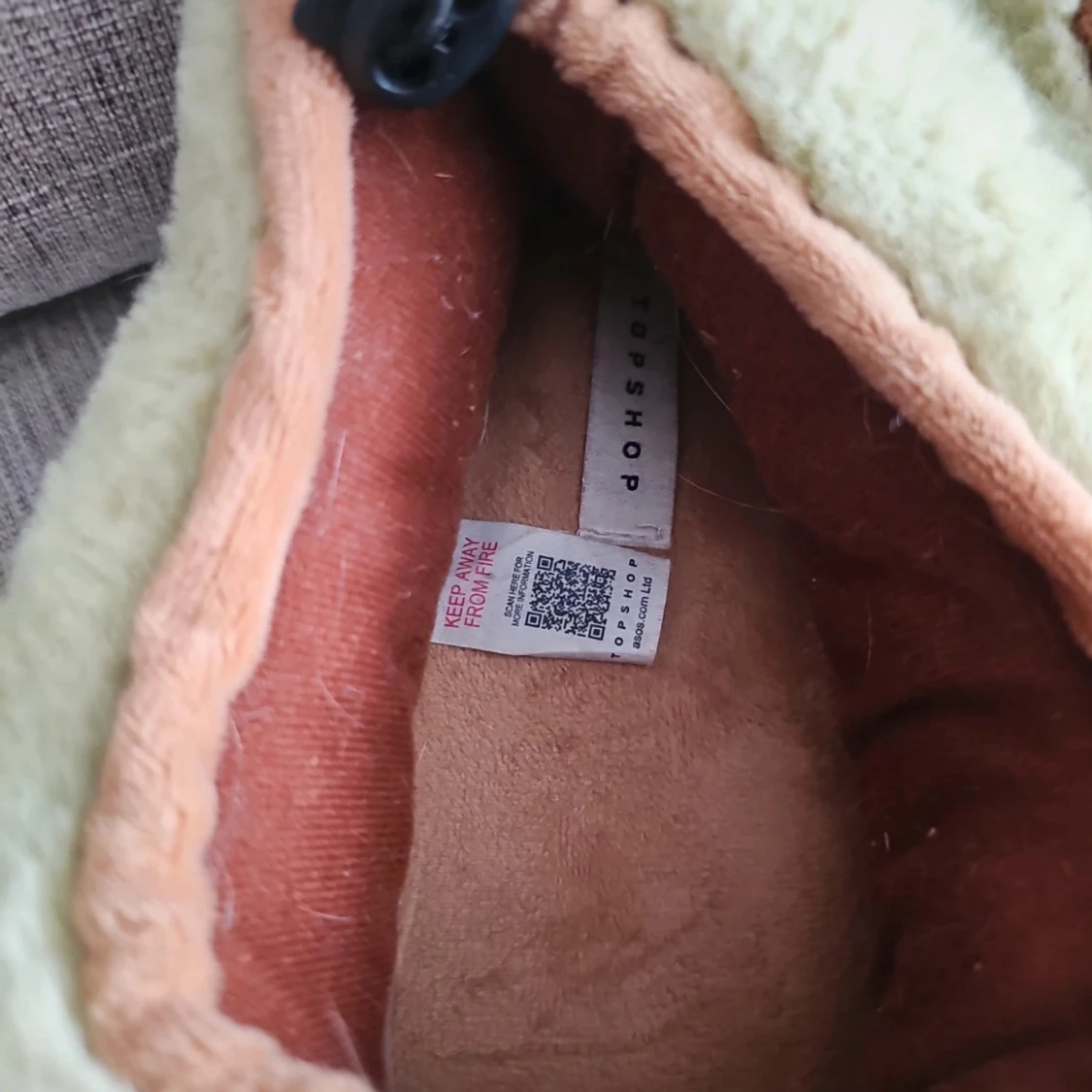 Gröna fluffiga avokado tofflor från Topshop - 2