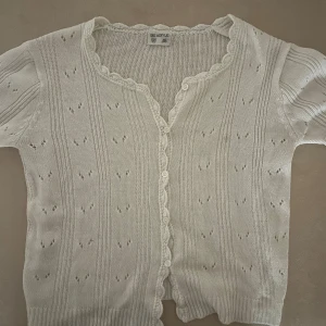 söt topp - vit virkad topp. 