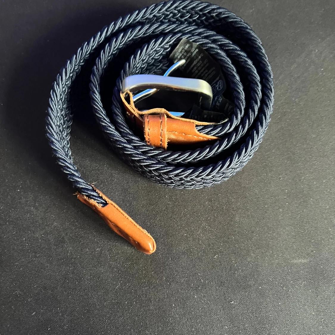 Mörkblå flätat bälte med skinn - 2