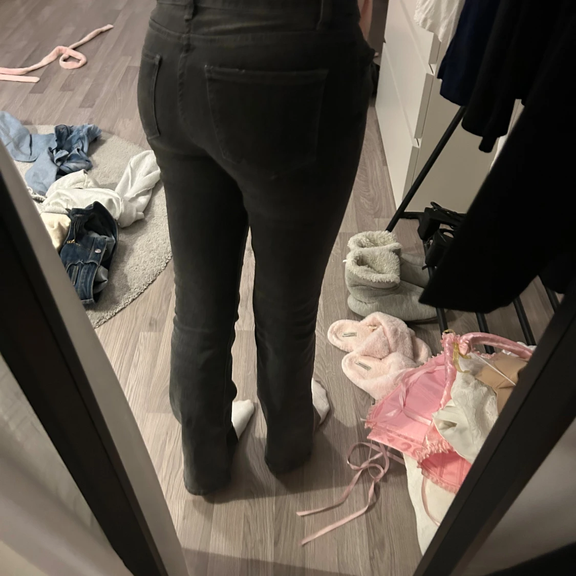 Grå bootcut jeans med låg midja - 1