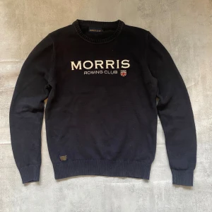 Svart stickad Morris tröja  - Jag Säljer en fet tröja från Morris| skicket på tröjan är bra 8/10  | storlek M | ny pris 2000: mitt pris är 399 | skriv vid frågor och funderingar  