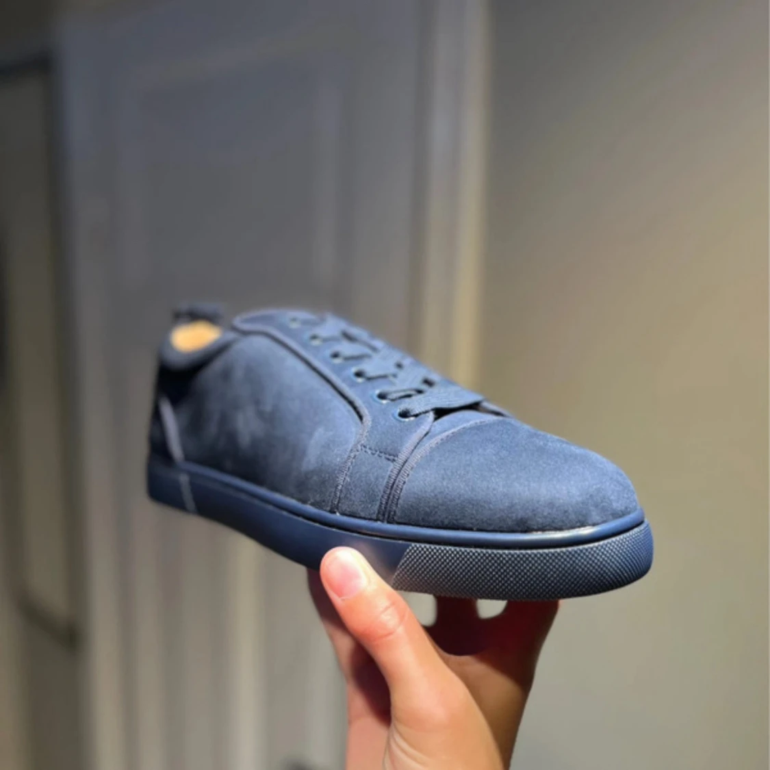 Mörkblå mocka sneakers från Louboutin - 1