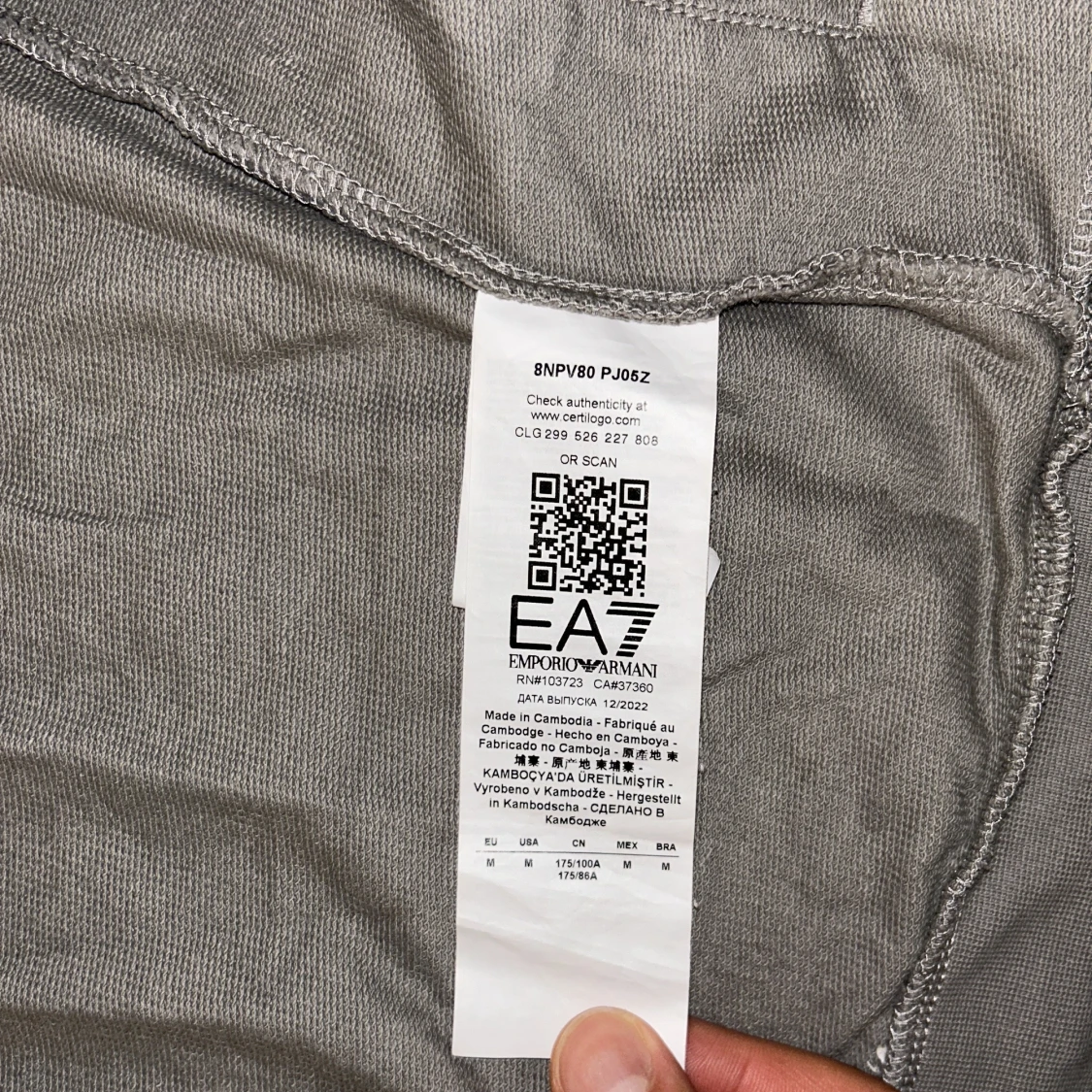 Grå hoodie från EA7 Emporio Armani - 1