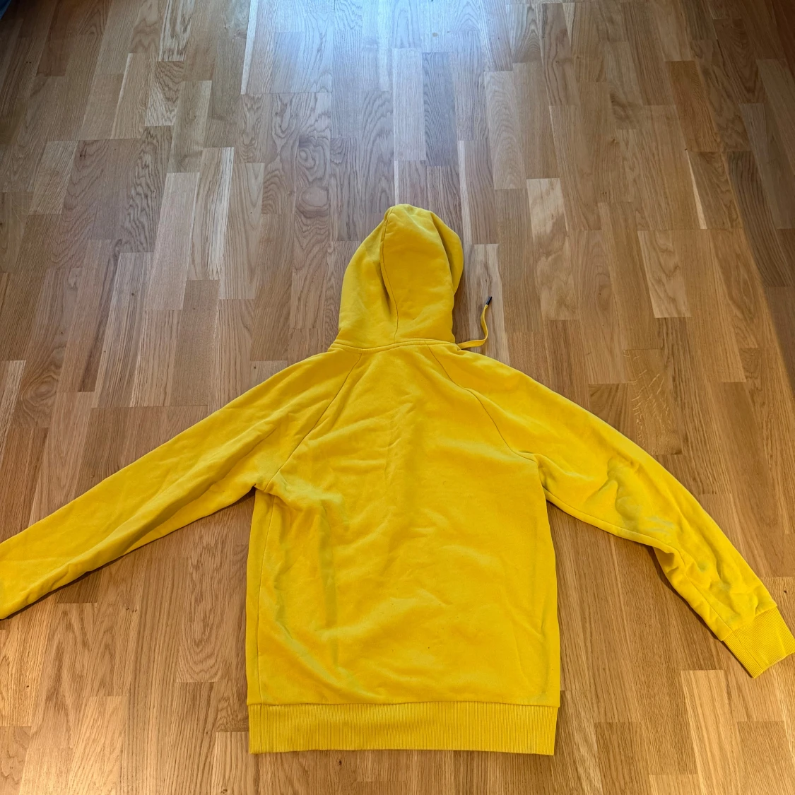 Gul hoodie från Peak Performance - 3