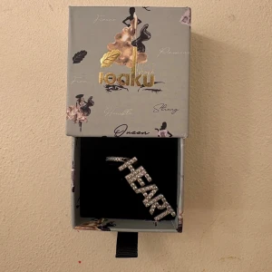 Örhängen  - Ett jättefin örhänge ifrån IOAKU!!💞