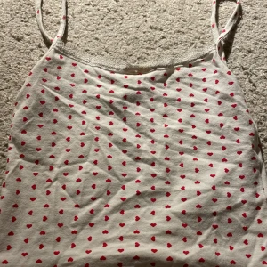 Gulligt linne  - Jätte bra skick st 134-140