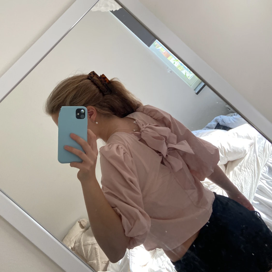 Ljusrosa blus med rosetter från H&M - 1