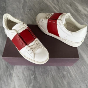 Valentino skor - Valentino Open skor - Använda fåtal gånger - Tillbehör: Valentino dustbag - Nypris: 6000kr - TrendWardrobe