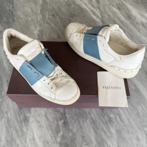 Valentino skor - Valentino Open skor - Fint skick - Tillbehör: Valentino dustbag och kvitto - Nypris: 6000kr - TrendWardrobe