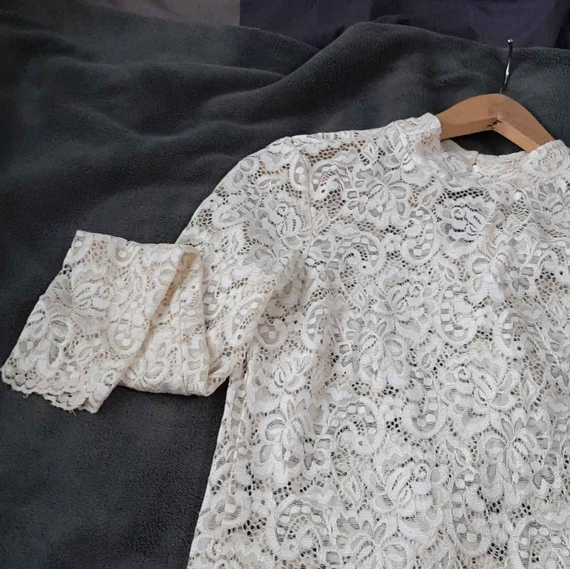 Vit spetsblus med lång ärm - 2