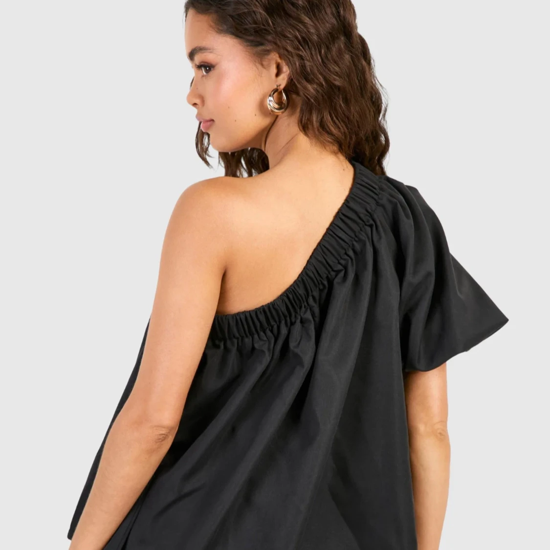 Svart oneshoulder topp med volym - 1