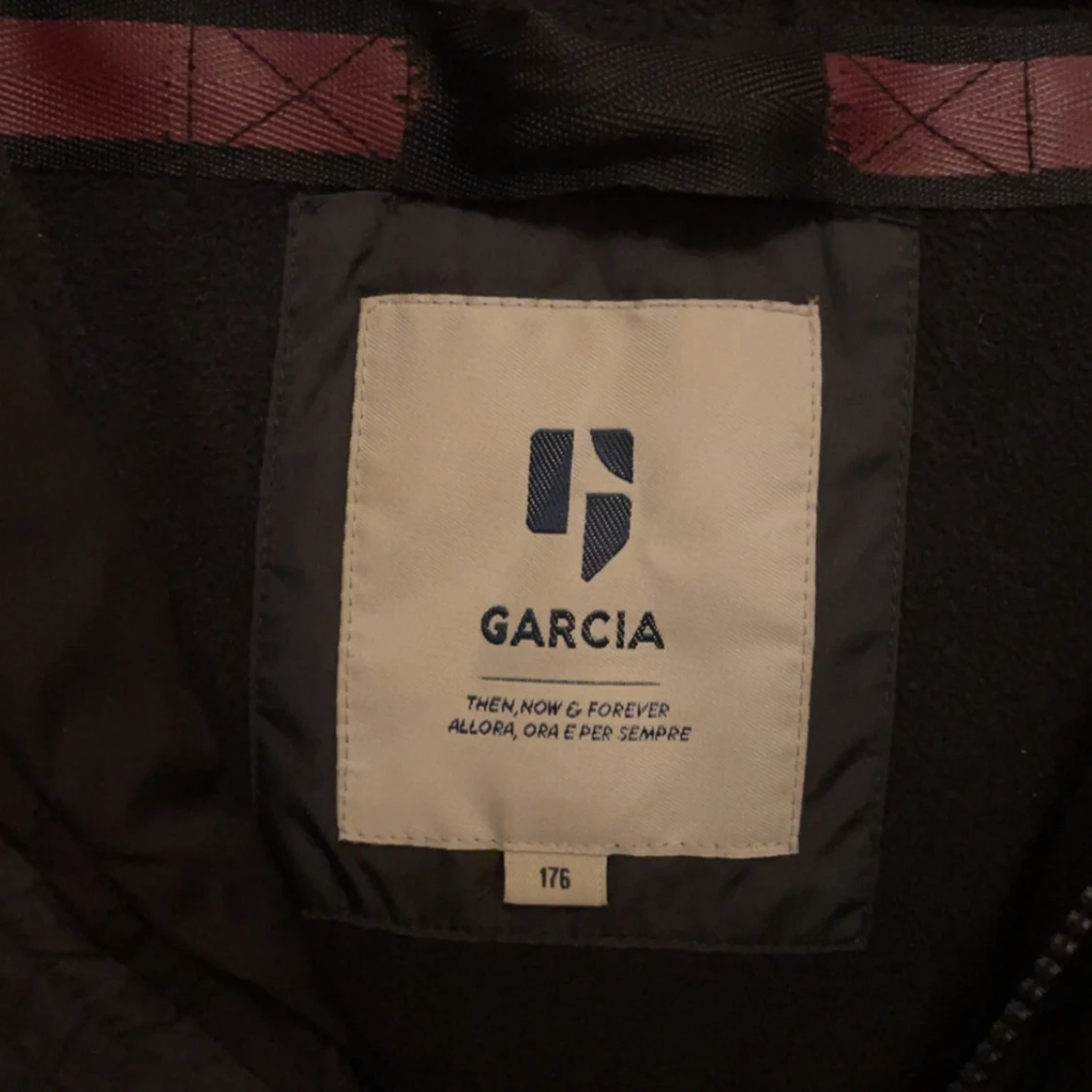 Svart pufferjacka från Garcia - 4