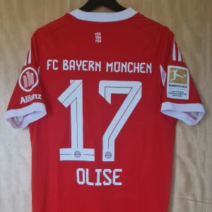 Michael Olise fotbollströja Bayern Munchen 25-26 - Michael Olise fotbollströja Bayern Munchen 25-26. Helt ny med tag. Storlek: Medium