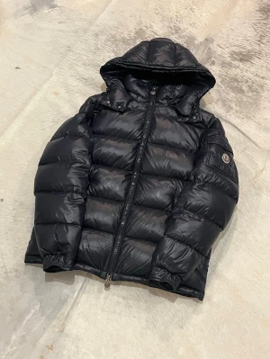 Moncler maya black puffer jacket - Size M. Brand new