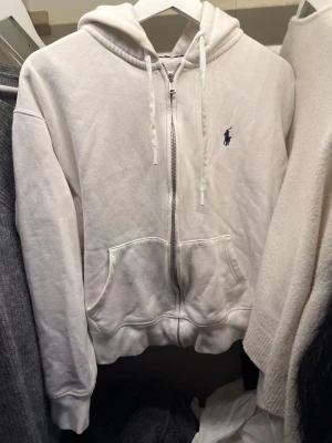 Snygg zip up hoodie från Ralph Lauren  - Vit zip up hoodie från Ralph Lauren 