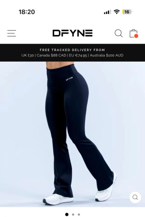 DFYNE flares  - LIMITED EDITION Hannah Pearson flares så snygga men köpte fel färg. Sitter som en smäck! Passar storlekar mellan xs-m då dem förhåller sig efter ens kropp. Längs regular. Använd 1 gång köpta för 72 dollar cirka 750kr. 