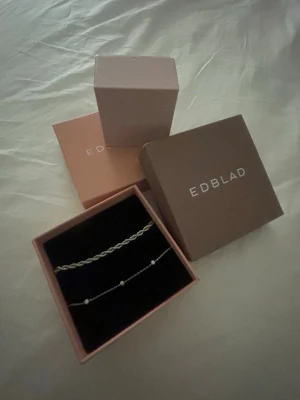 EDBLAD armband  - Två Edblad armband i silver, mycket bra skick💗 säljer endast då jag vill byta till guld smycken💗💗