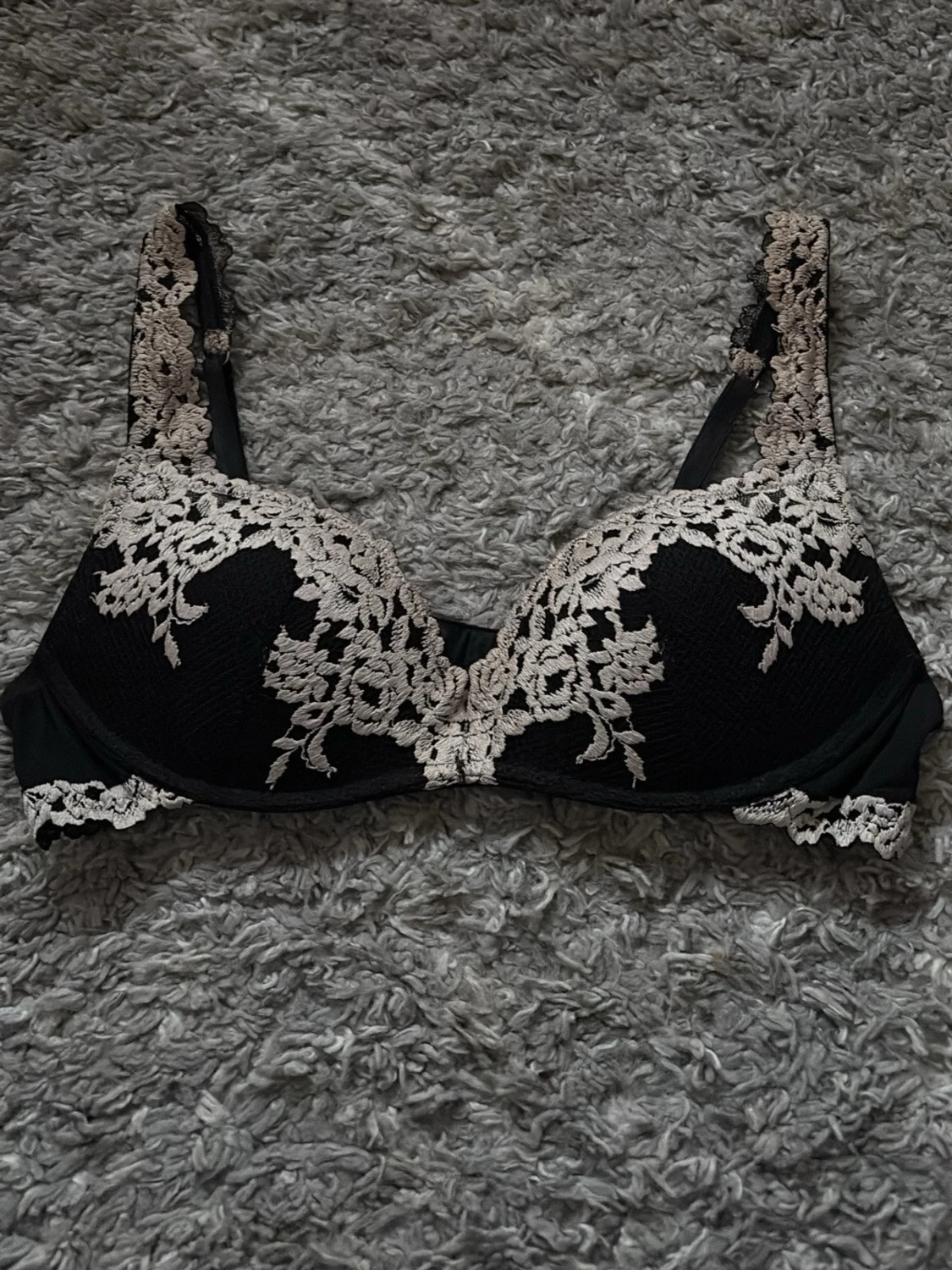 Svart Intimissimi bh med vit spets