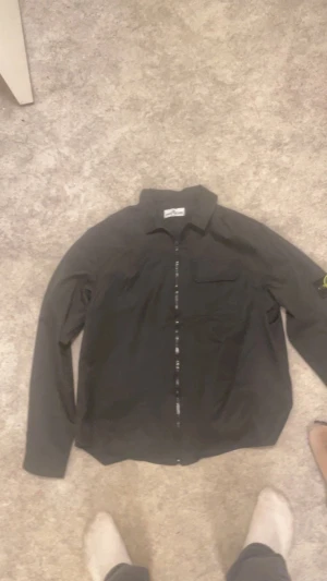 Svart overshirt från Stone Island - Även öppen för byte! Sitter som M