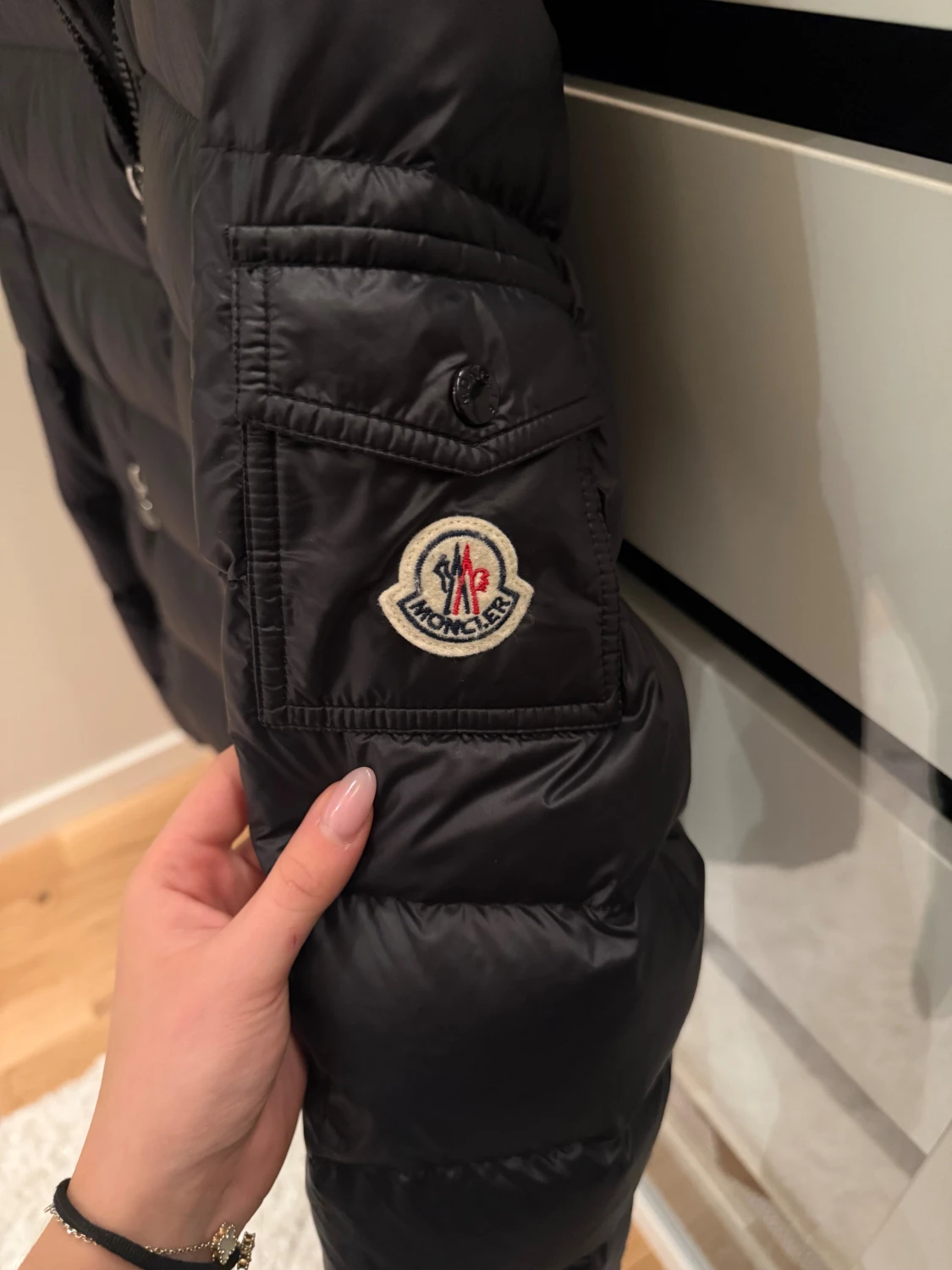 Svart Moncler pufferjacka med huva - 3