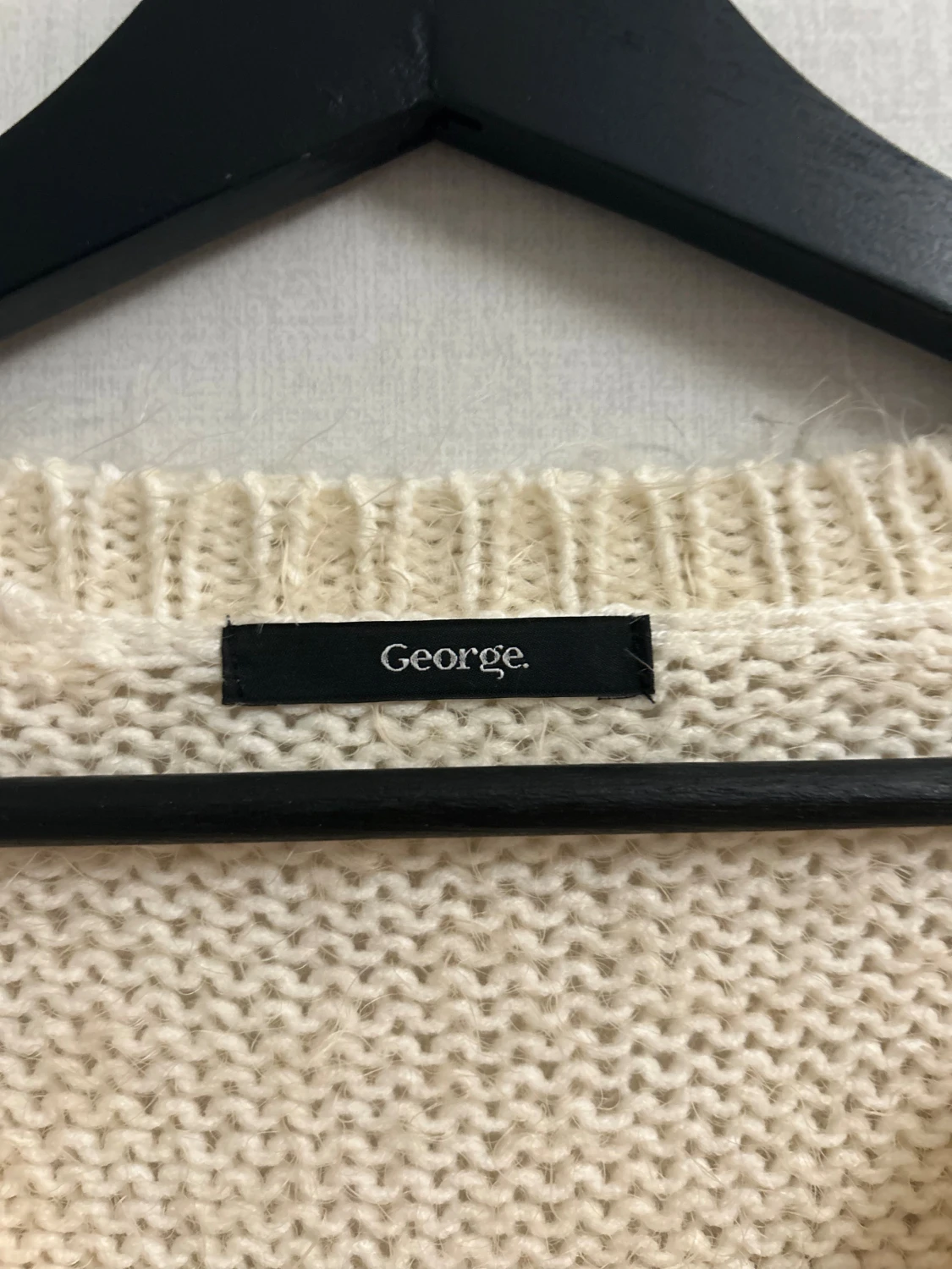 Fluffig stickad tröja från George - 2