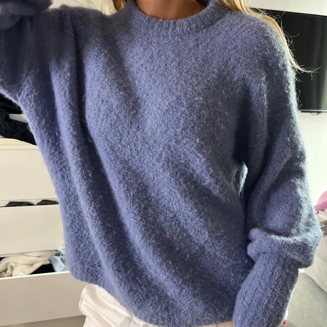 Blå fluffig stickad tröja - 1