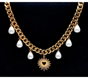 Stilfullt halsband  - Material-rostfritt stål.  Bra kvalitet. Kedjetjocklek-7mm 