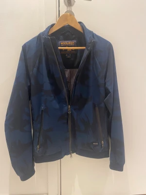 Woolrich  - Säljer denna feta Woolrich winbreakern storlek xs jätte bra skick. Skriv vid frågor