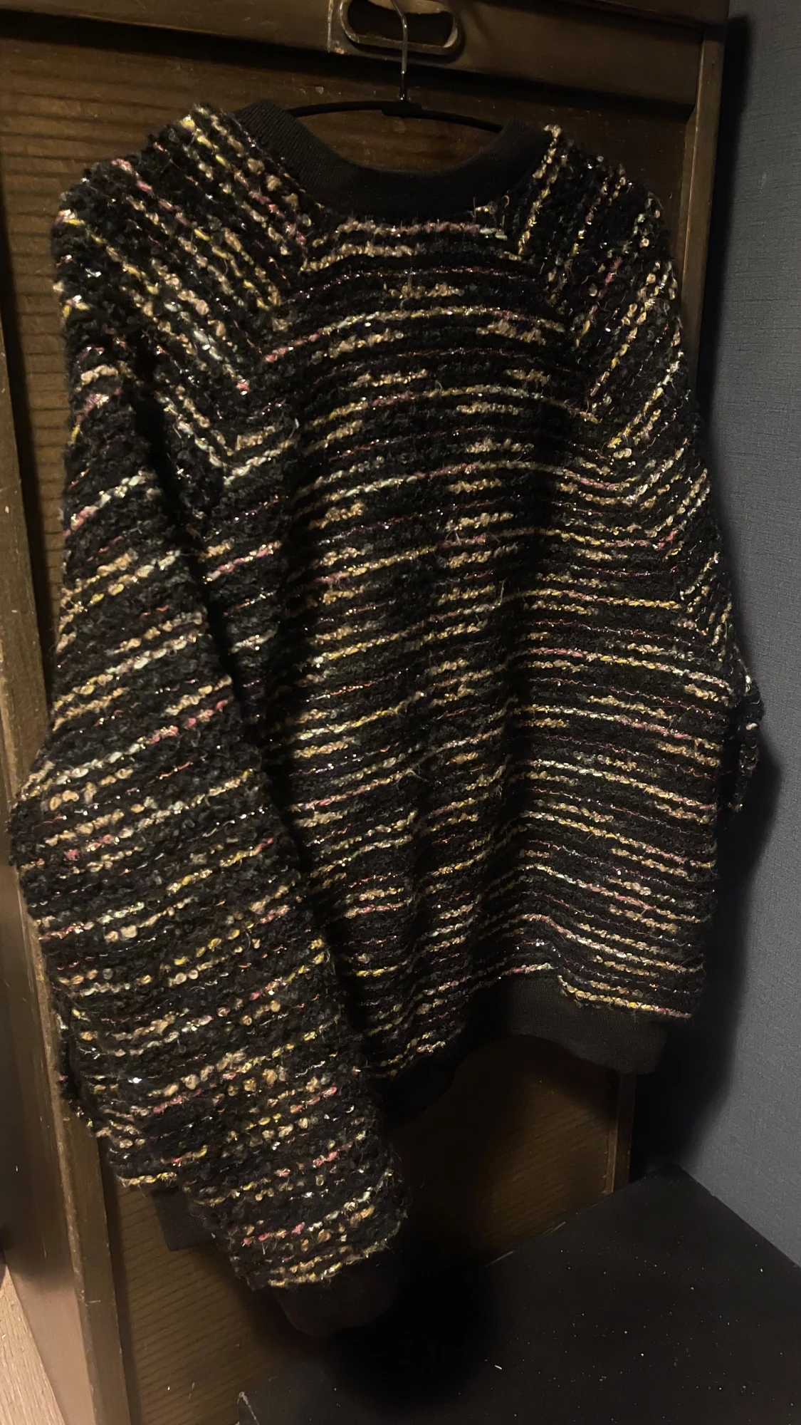 Svart kofta med glittriga ränder från H&M - 1