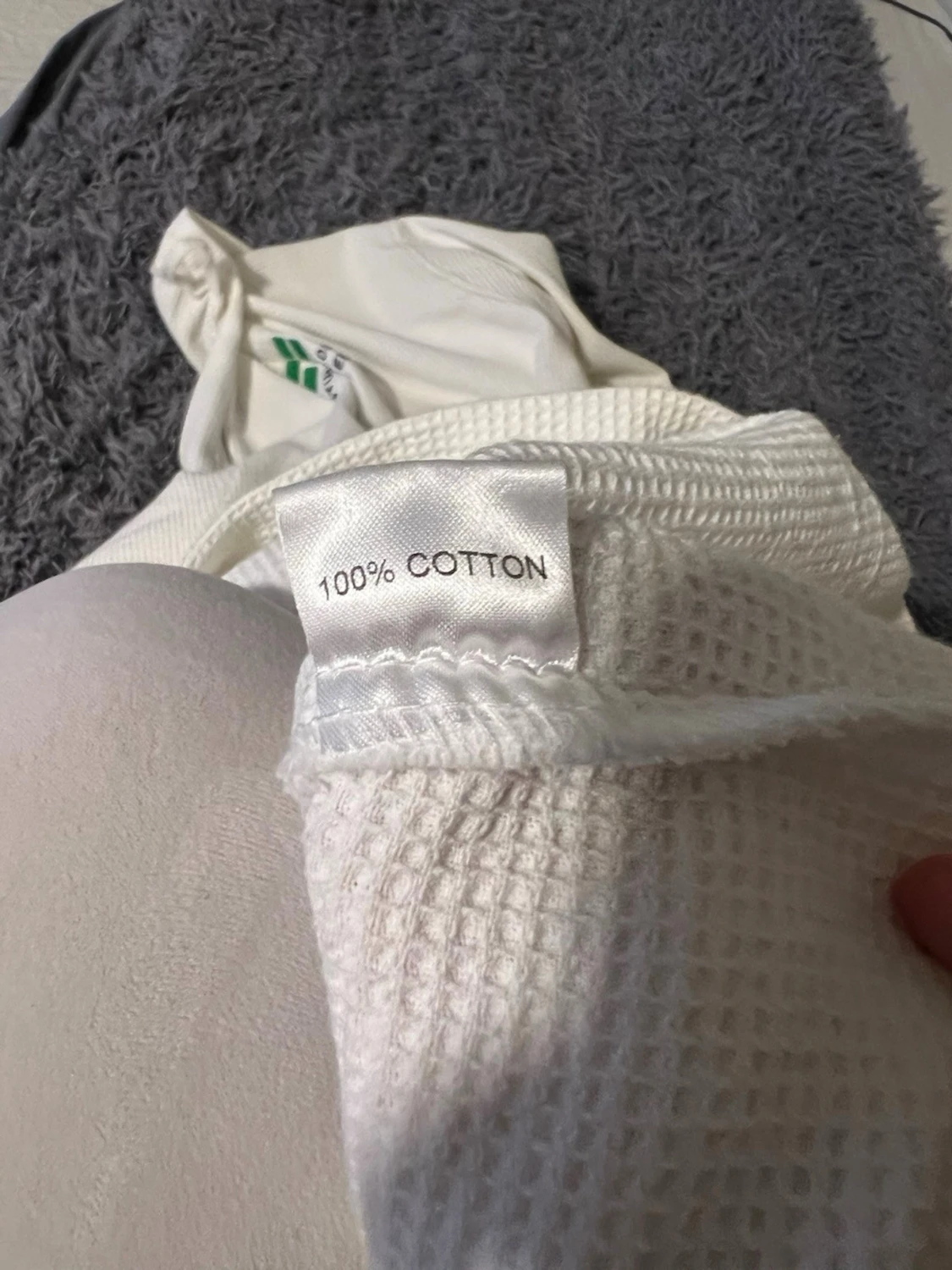 Vit badrock från Studentbostäder i Norden AB - 5