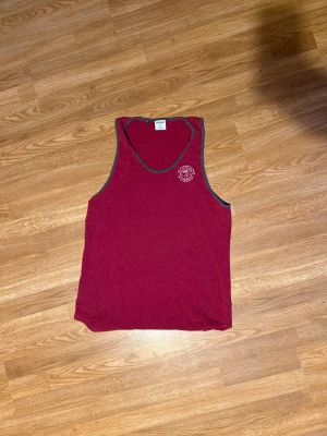 Red Gymshark Tank Top - 🗣️Red Gymshark Tank Top🗣️ Size Medium Cond 8/10 Vintage cond minor signs of tear and wear may occur Feel free to send me a message if you got any questions