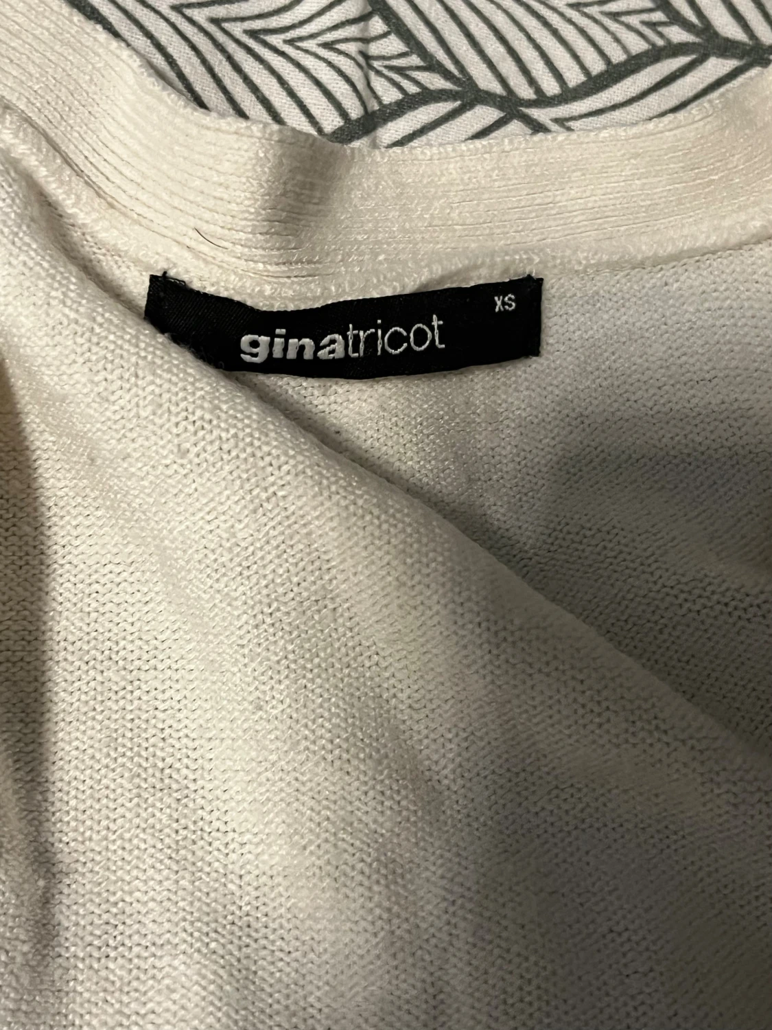 Vit och grå kofta  - 3