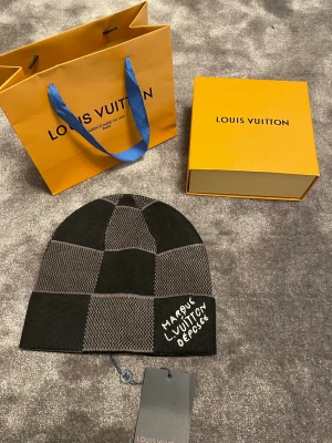 Mössa - Helt ny aldrig använd! Skriv vid frågor om pris eller varan!