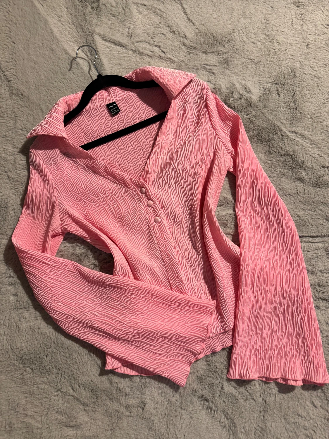 Rosa blus med vida ärmar