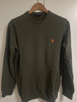 Ralph Lauren tröja - Säljder denna Ralph Lauren tröjan då den inte kommer till användning längre. Passar perfekt till nu när det börjar bli kallare ute❄️