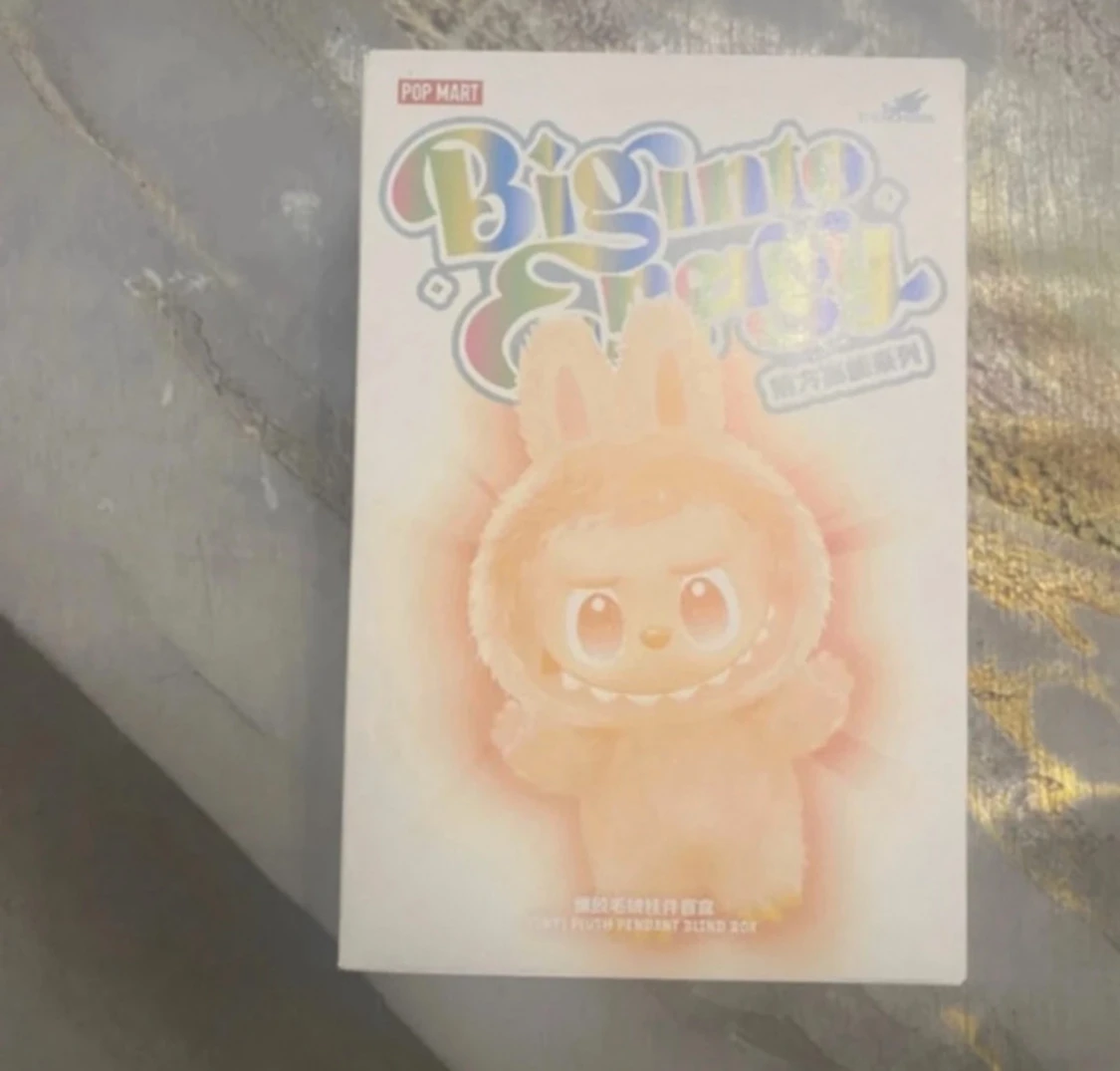 Beige pälsväst från Pop Mart