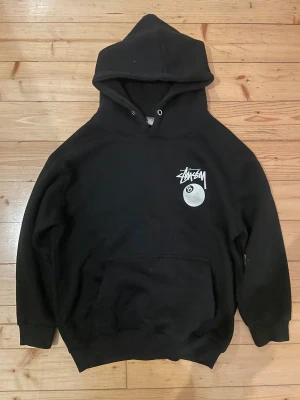 Stussy hoodie - Condition-8/10-small signs of use                      Size-S-fits really small, measurments are: chest(from armpit to armpit) 54cm, lenght  63cm, arms 47cm