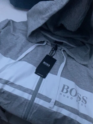 Hugo boss tröja  - Storlek M/XL köpt för 1300 