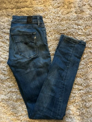 Replay jeans - Replay jeans 😌 | Skick - 8/10 | Modell - Luz | Storlek 27/32 | Skriv privat för frågor 🤝