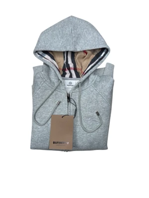 Bb zip hoodie  - Säljer nu en snygg bb hoodie i färgen grå, men mönster i luvan passar nån mellan 165-170