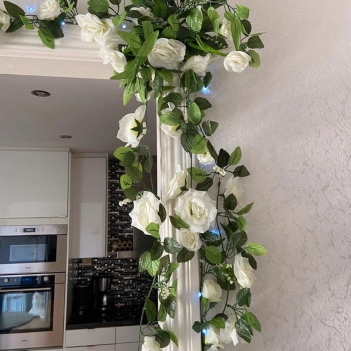 Ljusslinga med vita rosor - 3