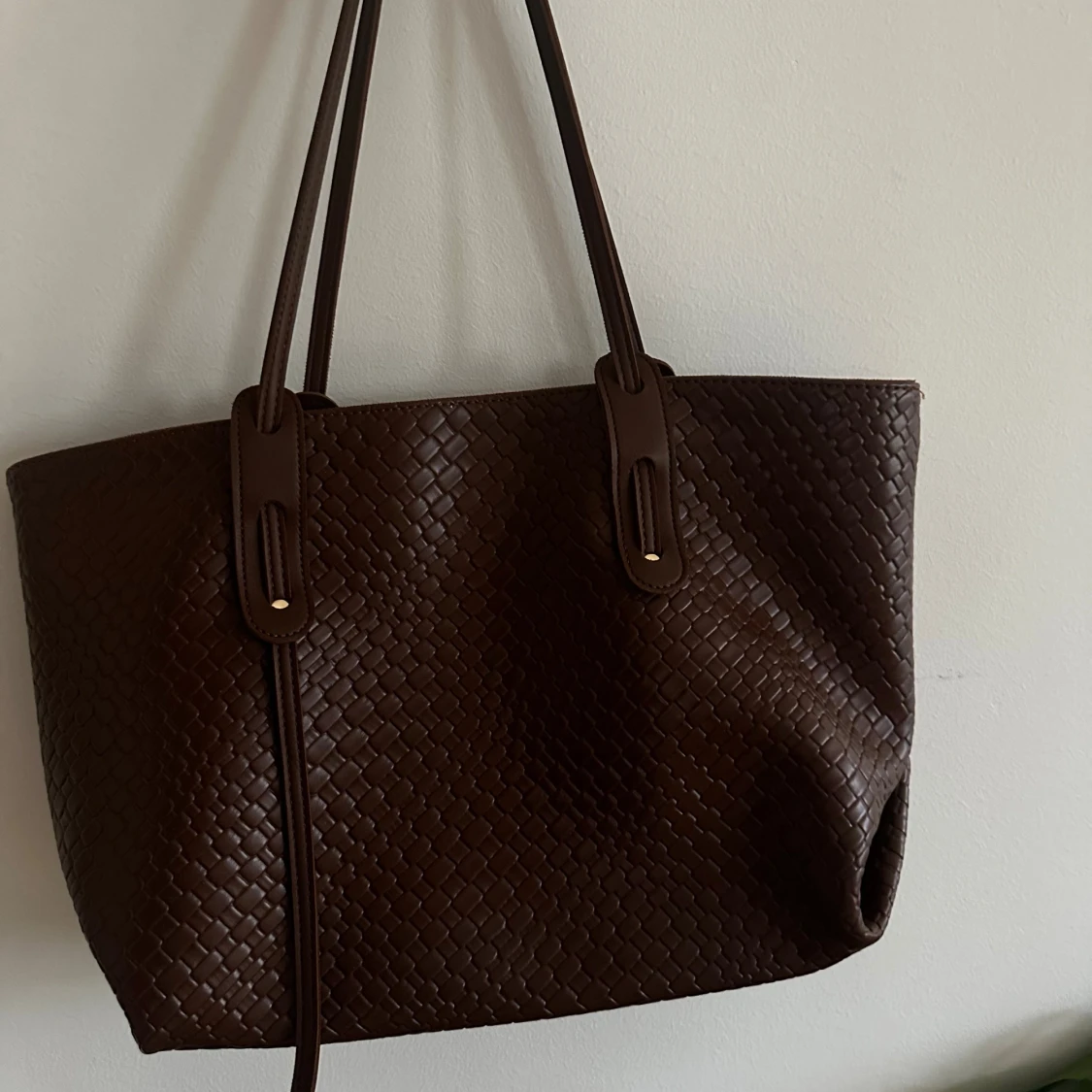 Brun flätad väska - 1