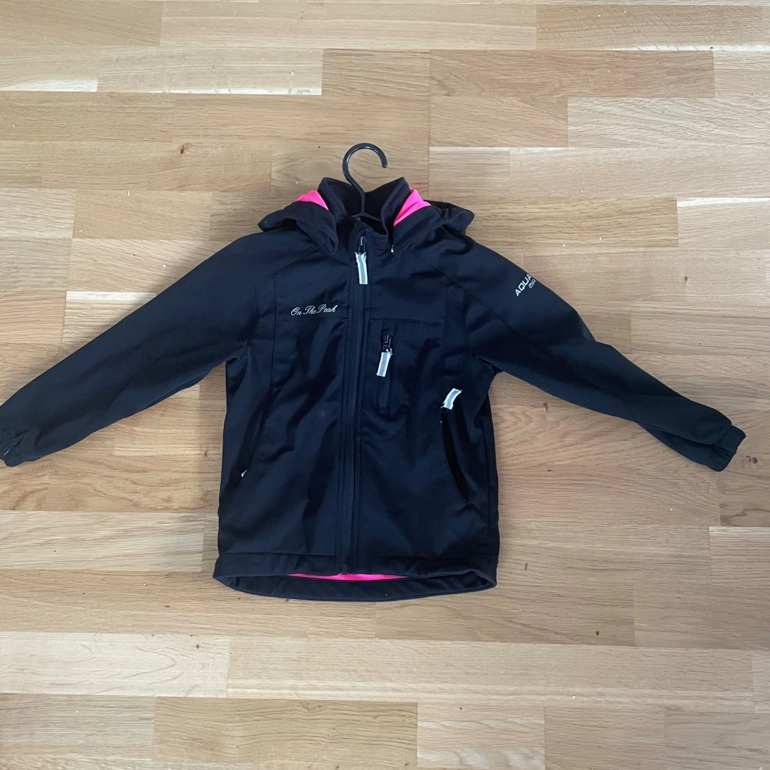 Svart vindjacka On The Peak