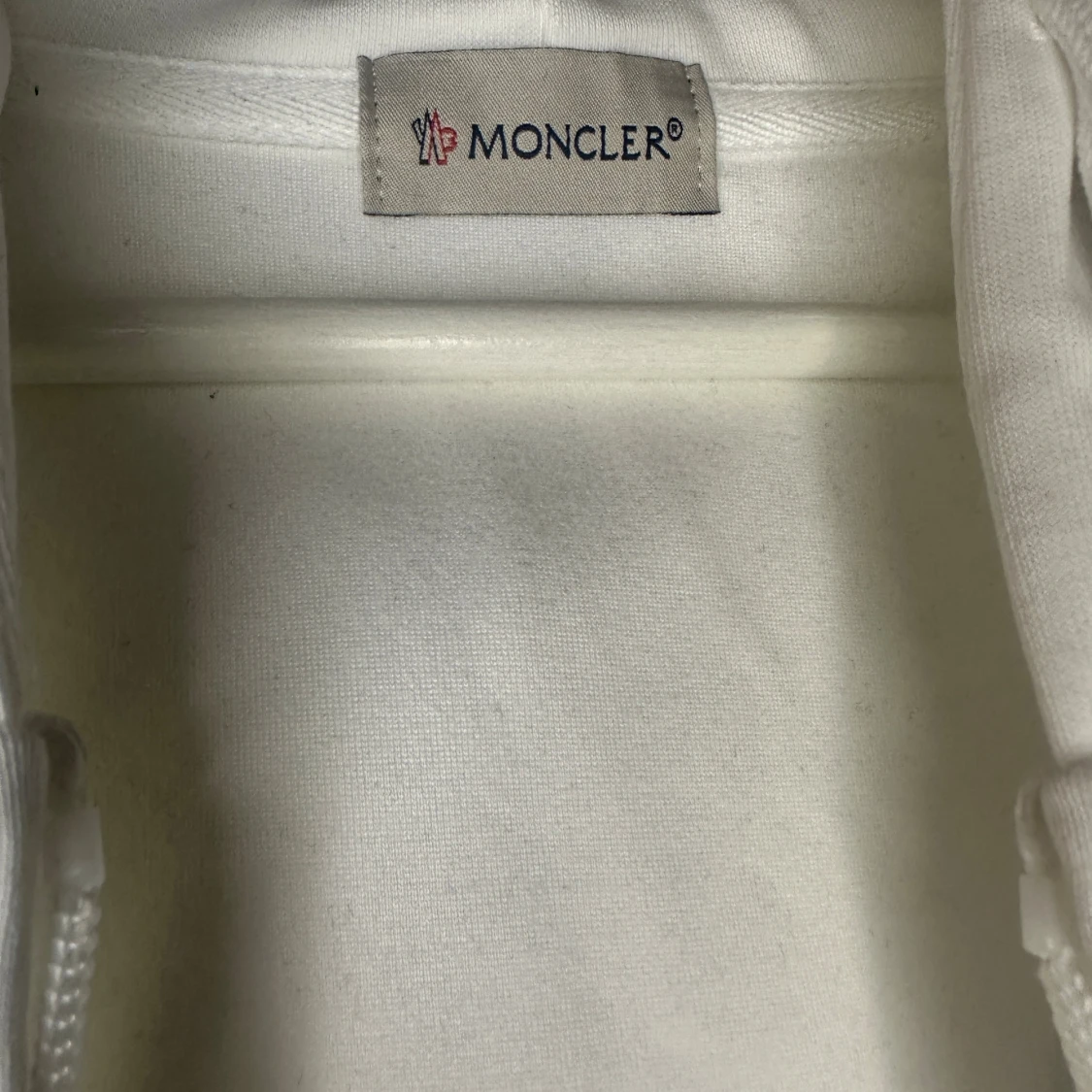 Vit hoodie från Moncler med dragkedja - 2