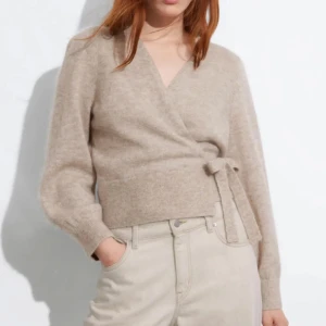 & other stories  - såå najs stickad kofta från & other stories🥹🥹🩷🩷endast använd 1 gång