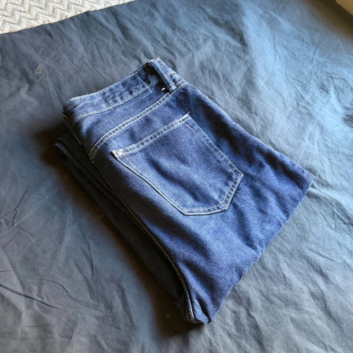 Mörkblå raka jeans - 1