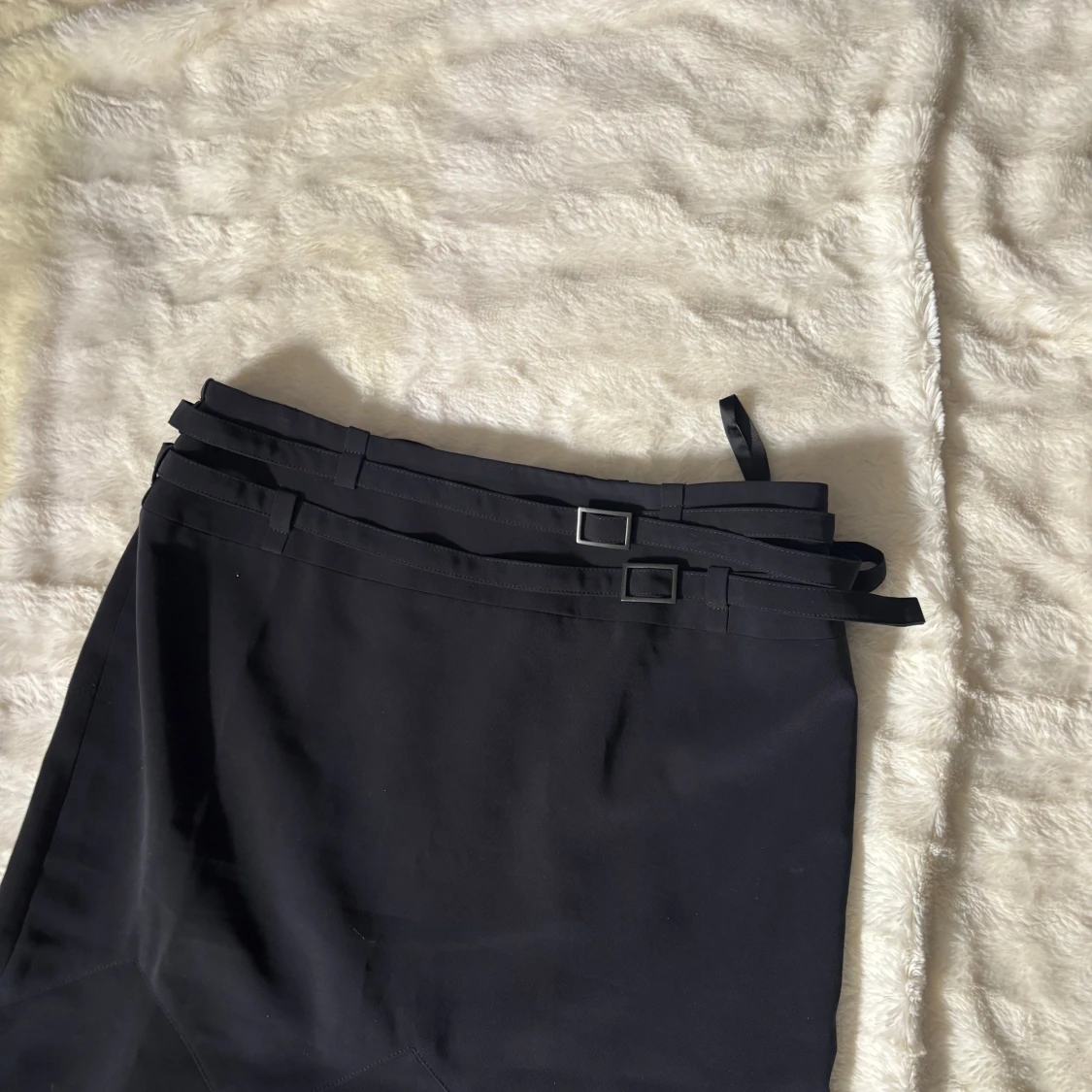 Mörkblå kjol med spännen från Orwell - 3