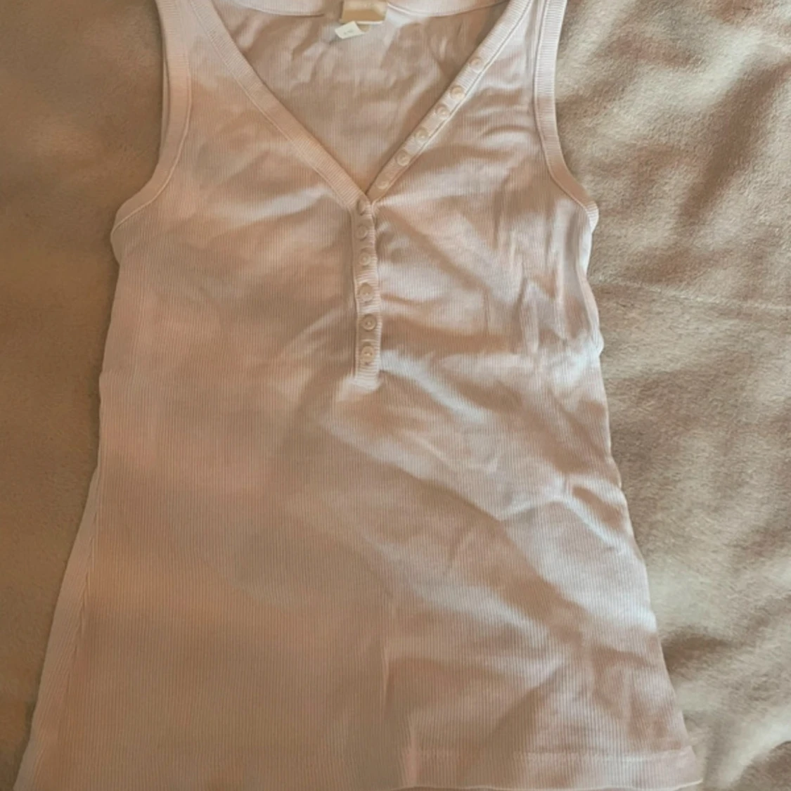 Vit ribbad linnetopp från H&M