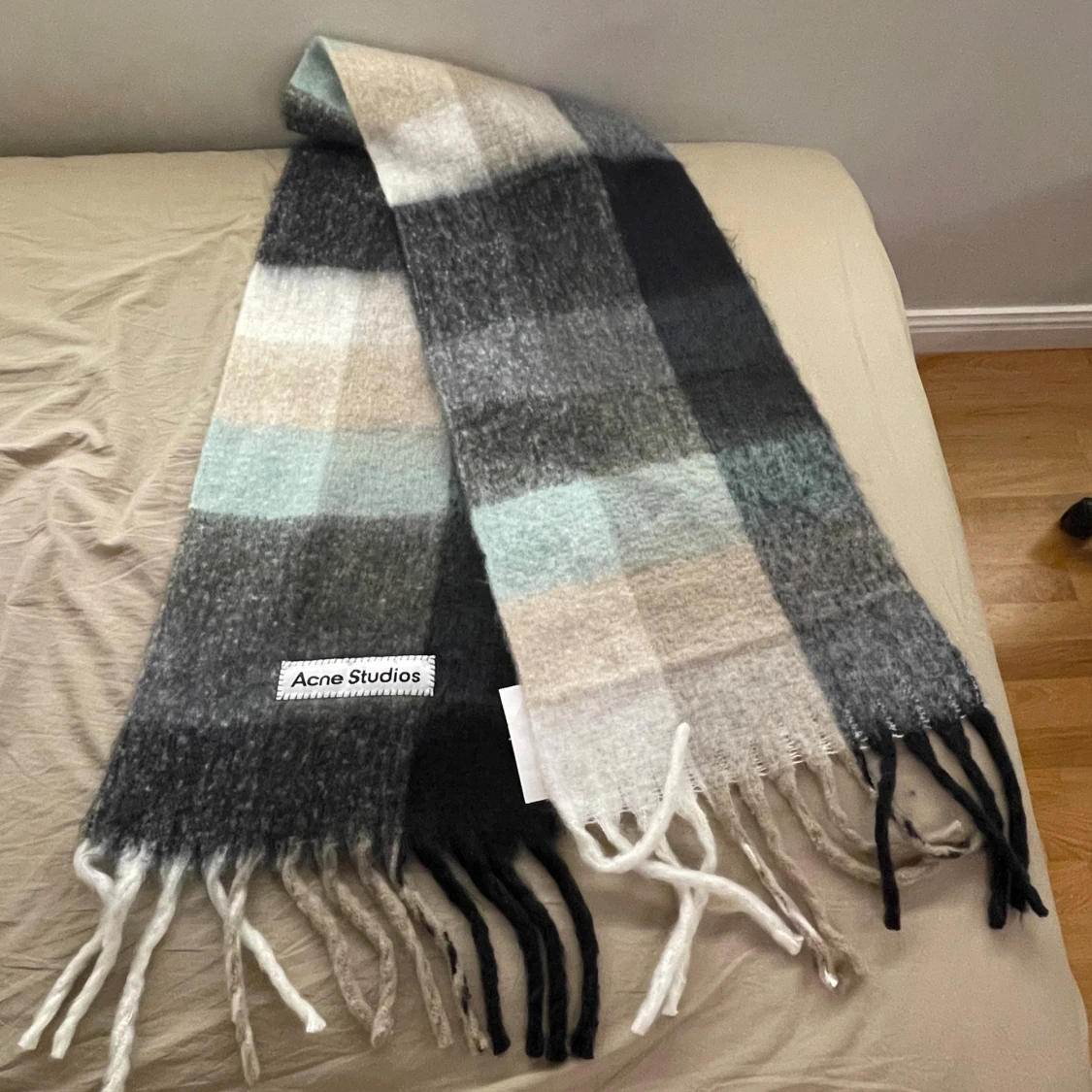 Rutig halsduk från Acne Studios