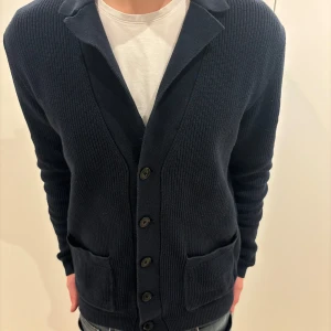 Dressman cardigan/kofta - Otrolig fet cardigan ifrån Dressman som passar hösten i högsta grad,                                              pris kan diskuteras!